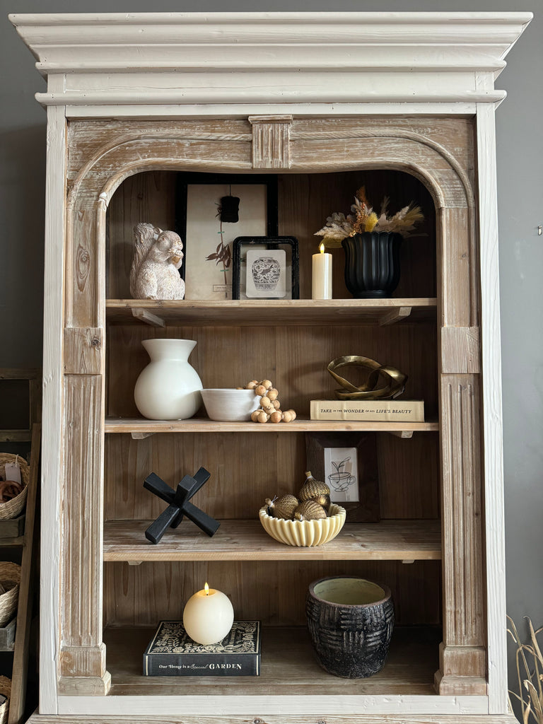 How to style your bookshelves for Autumn