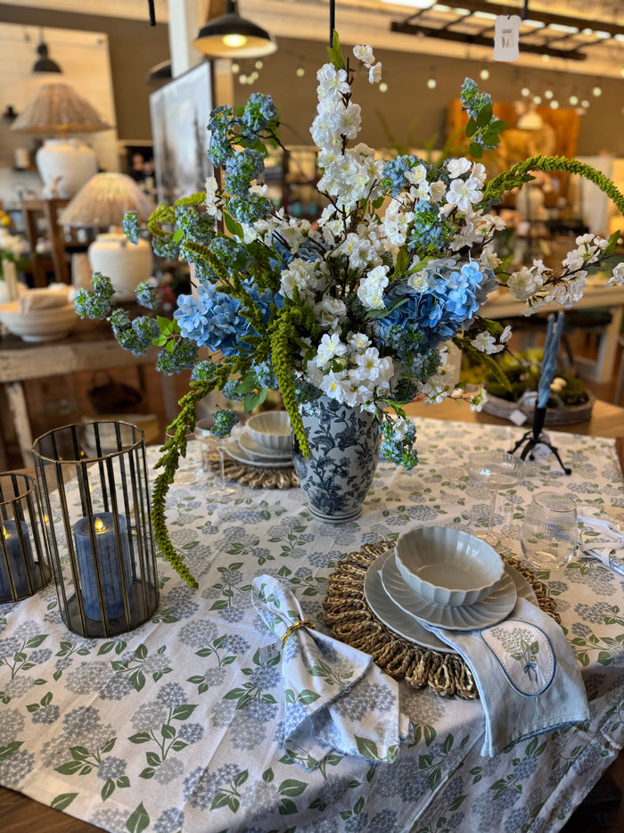 Kitchen & Dining